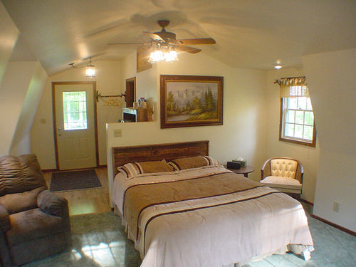 Trickling Waters Retreat Lodge *